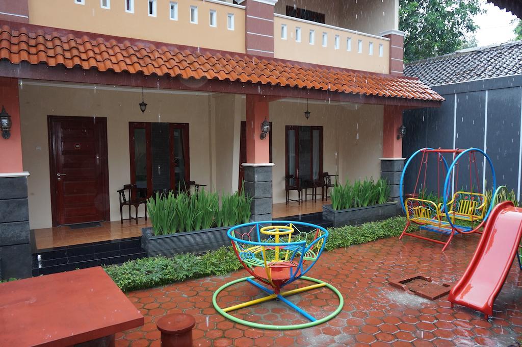 3C Familia Residence Yogyakarta Eksteriør billede